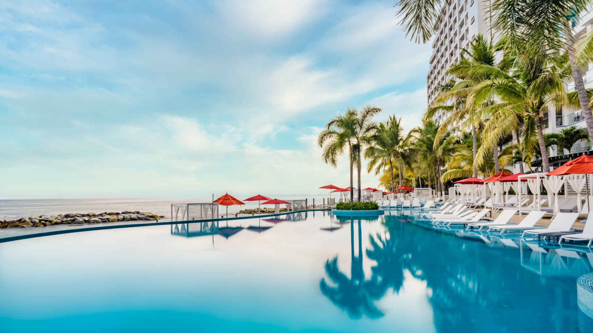 🌴✨ ¡𝗖𝗘𝗟𝗘𝗕𝗥𝗔𝗠𝗢𝗦 𝟯 𝗔𝗡̃𝗢𝗦 𝗩𝗜𝗔𝗝𝗔𝗡𝗗𝗢 𝗖𝗢𝗡𝗧𝗜𝗚𝗢! 🎉 Este verano, escápate a Hilton Vallarta Riviera 🌊☀️ — foto 24