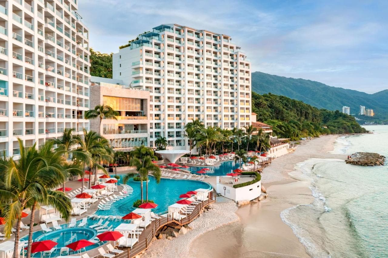 🌴✨ ¡𝗖𝗘𝗟𝗘𝗕𝗥𝗔𝗠𝗢𝗦 𝟯 𝗔𝗡̃𝗢𝗦 𝗩𝗜𝗔𝗝𝗔𝗡𝗗𝗢 𝗖𝗢𝗡𝗧𝗜𝗚𝗢! 🎉 Este verano, escápate a Hilton Vallarta Riviera 🌊☀️ — foto 5
