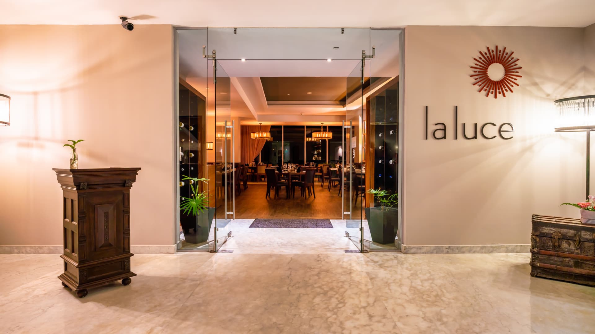 🌴✨ ¡𝗖𝗘𝗟𝗘𝗕𝗥𝗔𝗠𝗢𝗦 𝟯 𝗔𝗡̃𝗢𝗦 𝗩𝗜𝗔𝗝𝗔𝗡𝗗𝗢 𝗖𝗢𝗡𝗧𝗜𝗚𝗢! 🎉 Este verano, escápate a Hilton Vallarta Riviera 🌊☀️ — foto 17