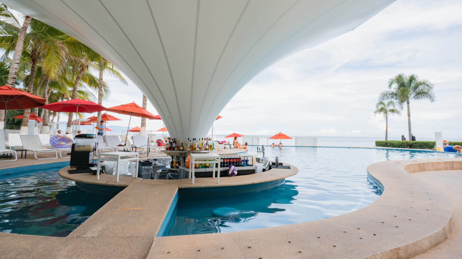 🌴✨ ¡𝗖𝗘𝗟𝗘𝗕𝗥𝗔𝗠𝗢𝗦 𝟯 𝗔𝗡̃𝗢𝗦 𝗩𝗜𝗔𝗝𝗔𝗡𝗗𝗢 𝗖𝗢𝗡𝗧𝗜𝗚𝗢! 🎉 Este verano, escápate a Hilton Vallarta Riviera 🌊☀️ — foto 25